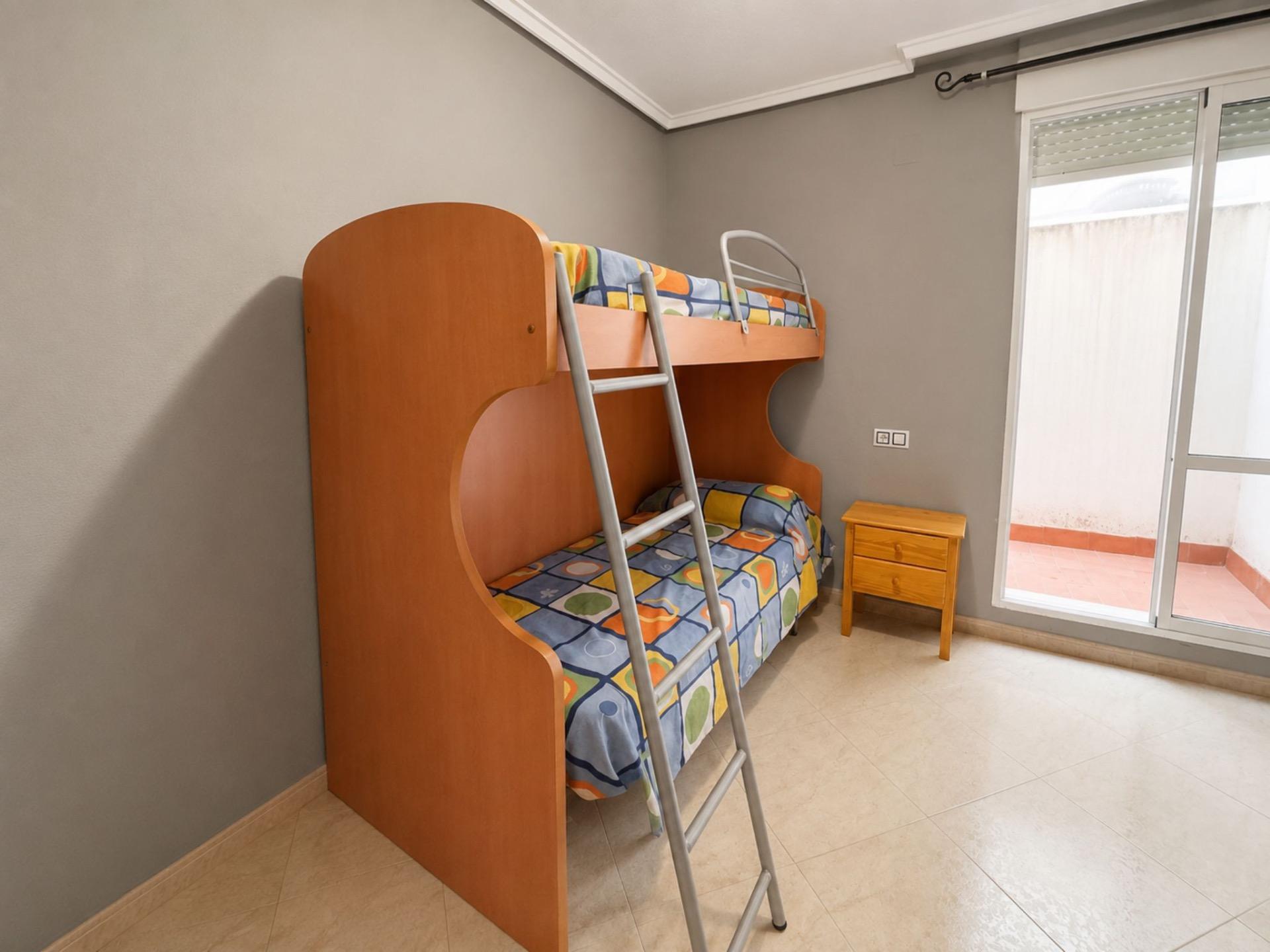 APARTMÁN SE 2 LOŽNICEMI A KOMUNITNÍM BAZÉNEM – CENTRUM TORREVIEJA