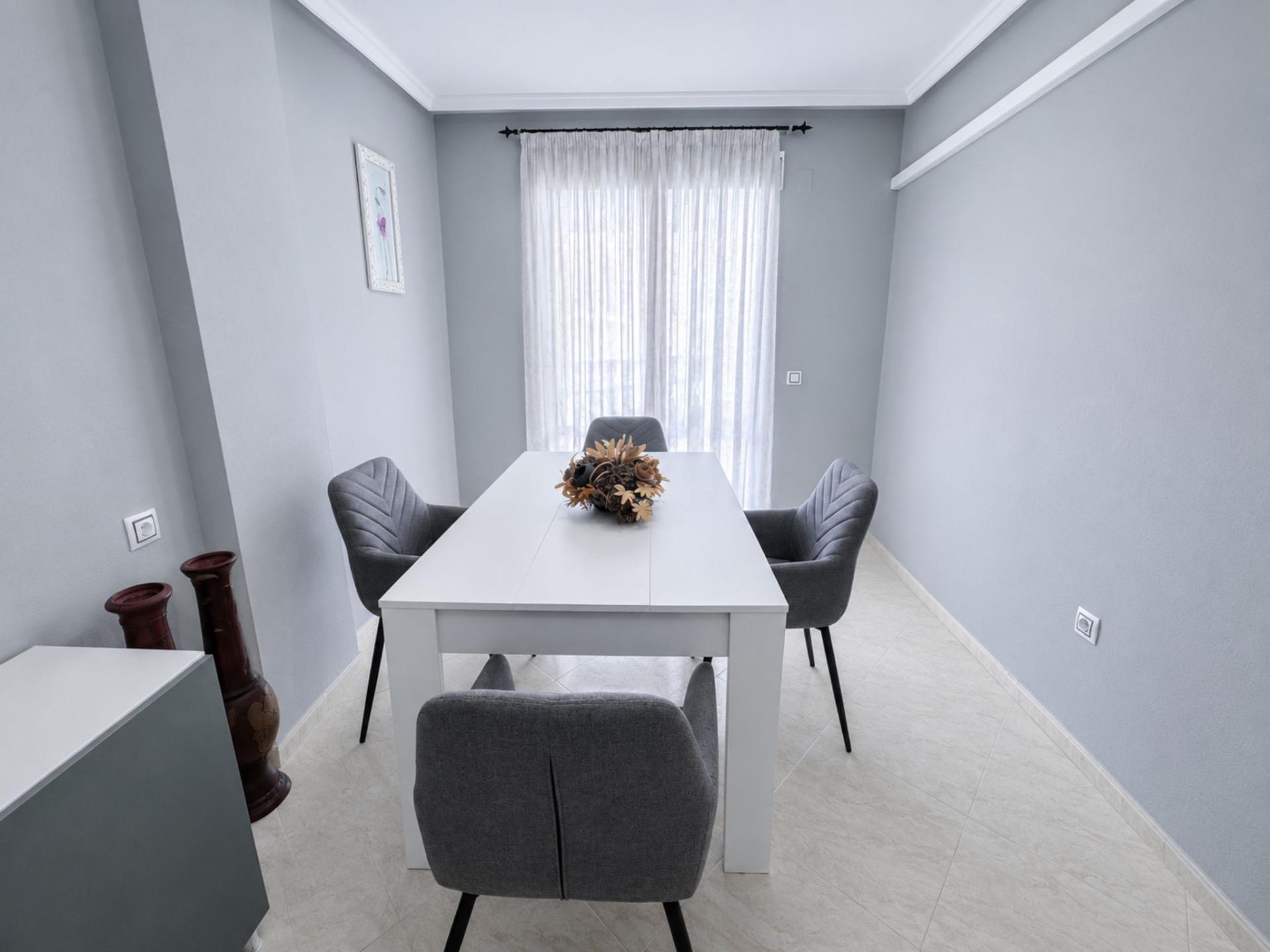APARTMÁN SE 2 LOŽNICEMI A KOMUNITNÍM BAZÉNEM – CENTRUM TORREVIEJA