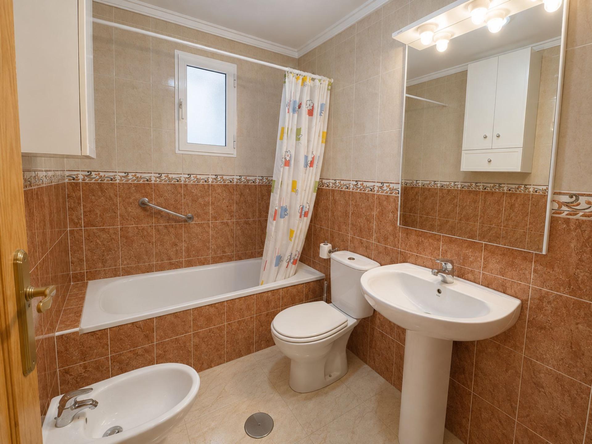 APARTMÁN SE 2 LOŽNICEMI A KOMUNITNÍM BAZÉNEM – CENTRUM TORREVIEJA