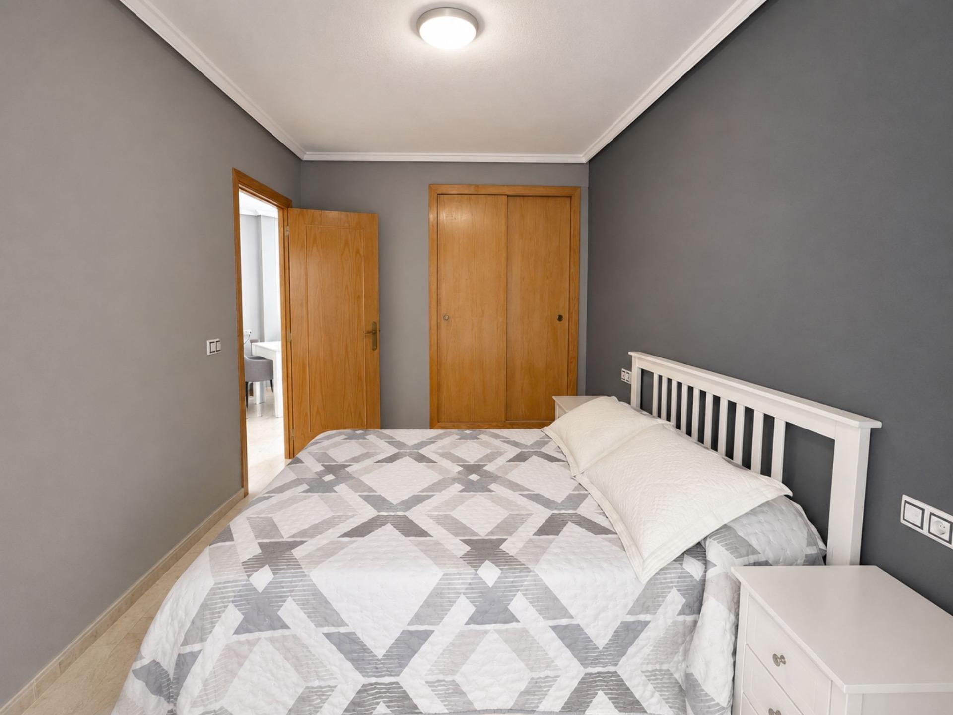 APARTMÁN SE 2 LOŽNICEMI A KOMUNITNÍM BAZÉNEM – CENTRUM TORREVIEJA