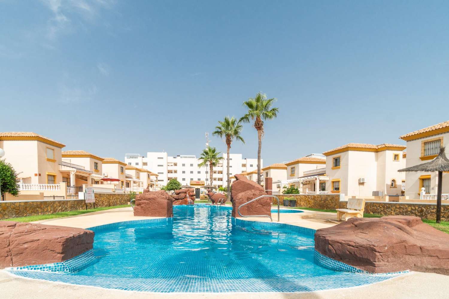 PŘÍZEMNÍ APARTMÁN S PROSTORNOU ZAHRADOU – LOS DOLSES, ORIHUELA COSTA