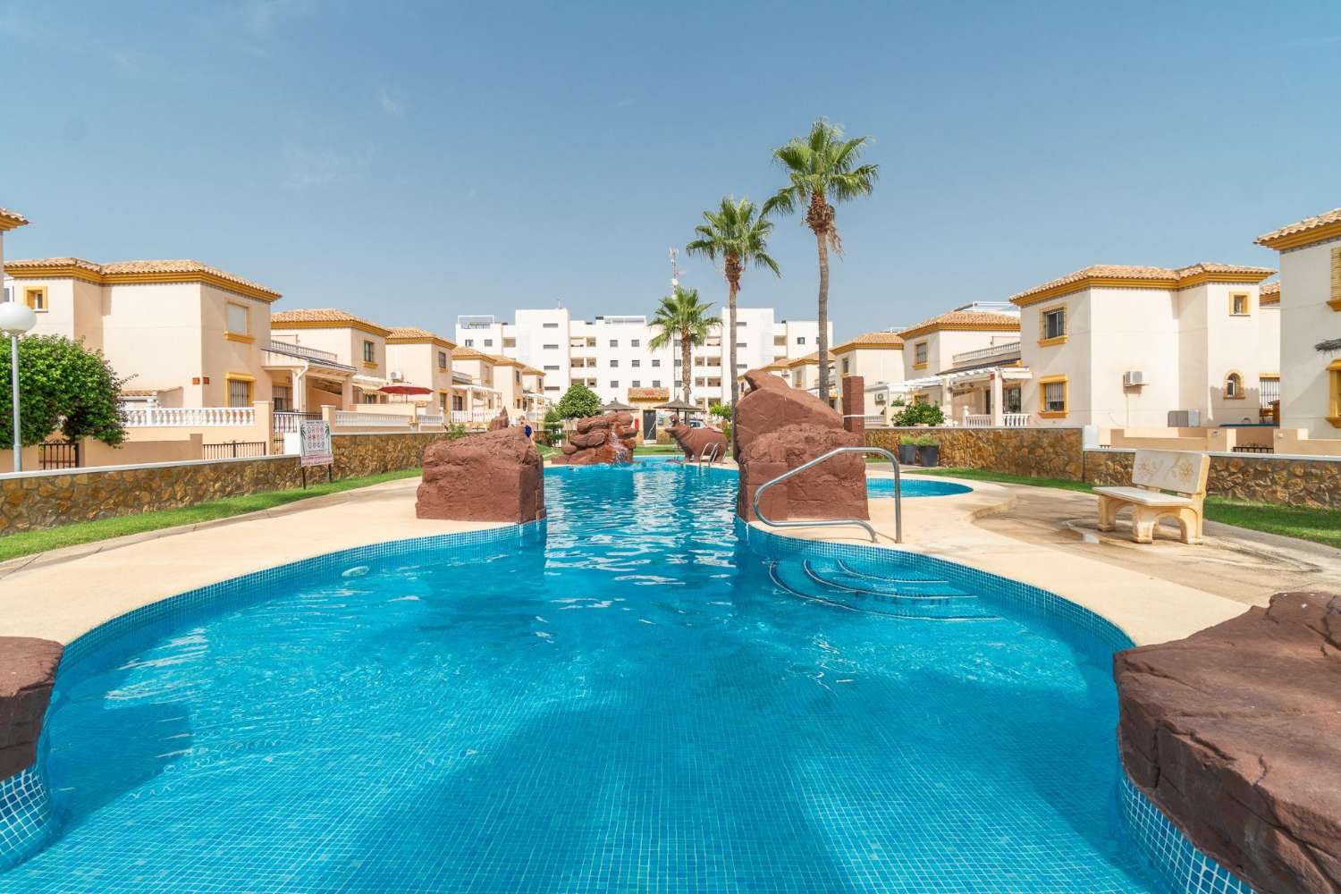 PŘÍZEMNÍ APARTMÁN S PROSTORNOU ZAHRADOU – LOS DOLSES, ORIHUELA COSTA