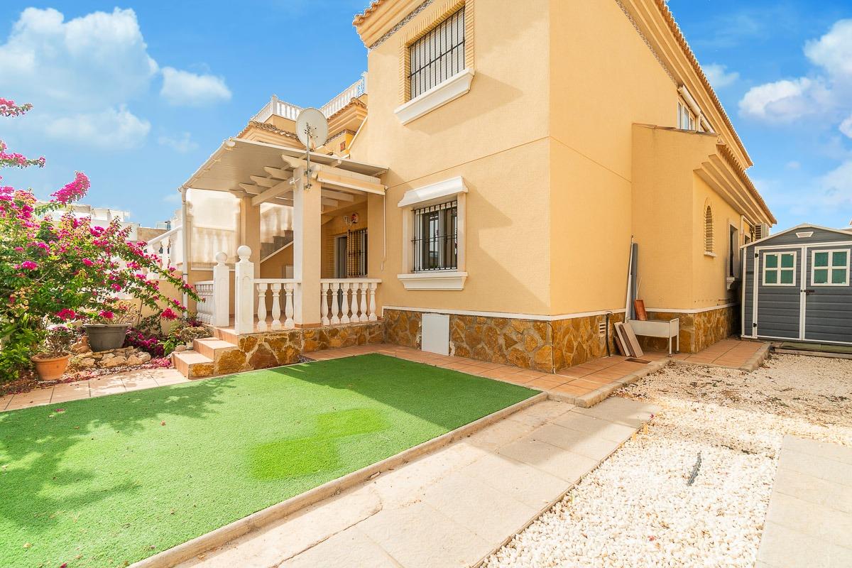 PŘÍZEMNÍ APARTMÁN S PROSTORNOU ZAHRADOU – LOS DOLSES, ORIHUELA COSTA