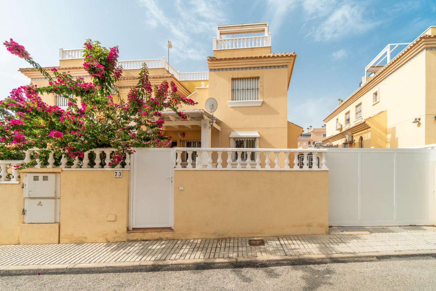 PŘÍZEMNÍ APARTMÁN S PROSTORNOU ZAHRADOU – LOS DOLSES, ORIHUELA COSTA
