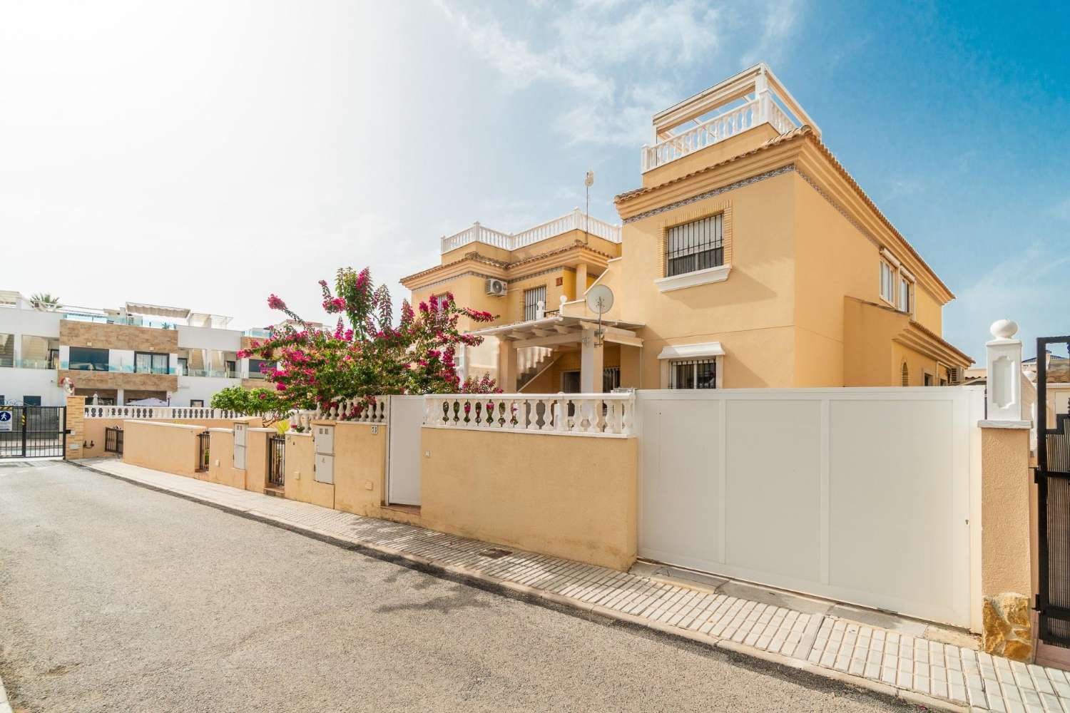 PŘÍZEMNÍ APARTMÁN S PROSTORNOU ZAHRADOU – LOS DOLSES, ORIHUELA COSTA