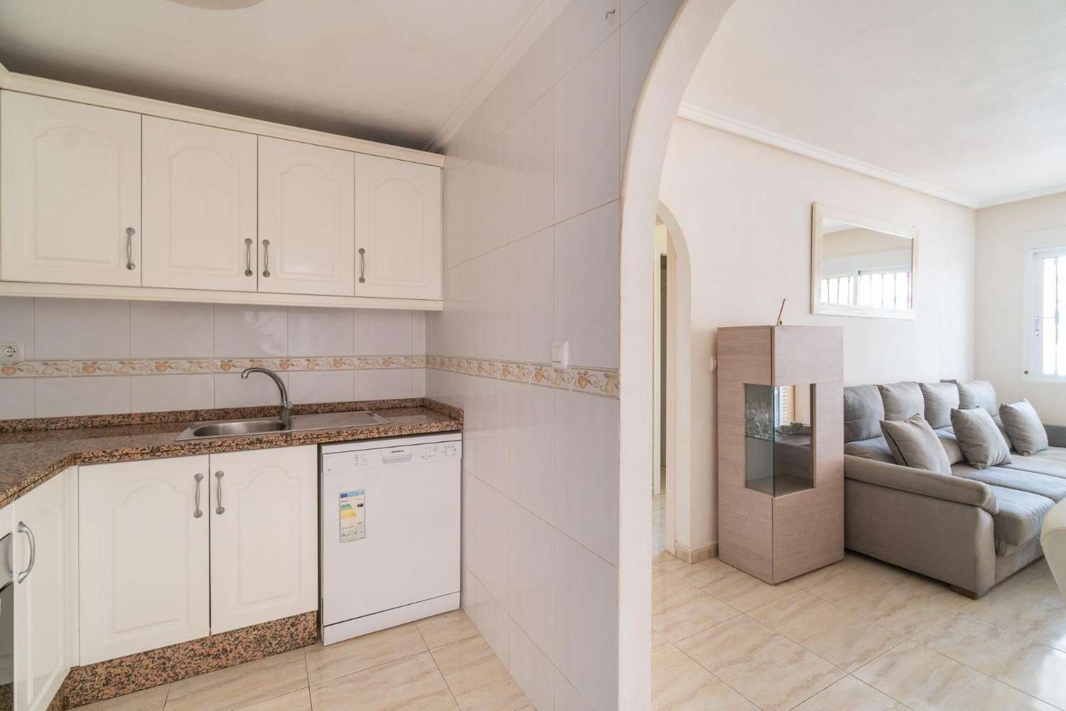 PŘÍZEMNÍ APARTMÁN S PROSTORNOU ZAHRADOU – LOS DOLSES, ORIHUELA COSTA