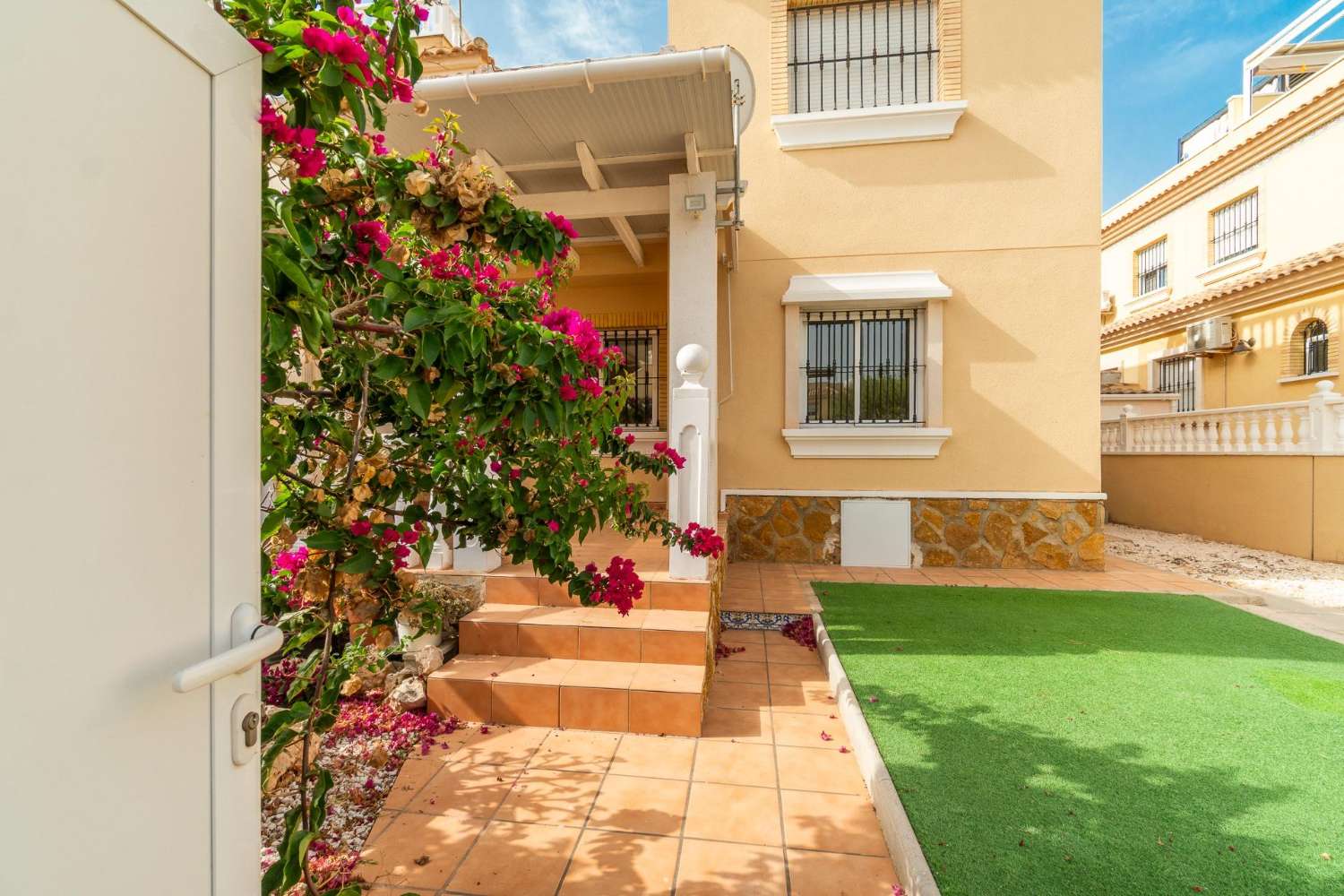 PŘÍZEMNÍ APARTMÁN S PROSTORNOU ZAHRADOU – LOS DOLSES, ORIHUELA COSTA