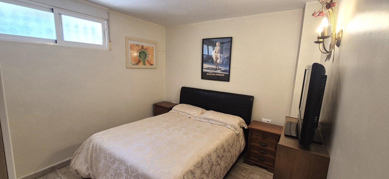 SAMOSTATNÁ VILA SE 4 LOŽNICEMI, 2 OBYTNÝMI ČÁSTMI A SOUKROMÝM BAZÉNEM – VILLAMARTÍN, ORIHUELA COSTA