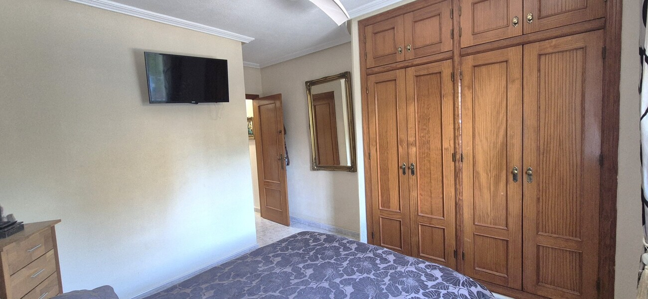 SAMOSTATNÁ VILA SE 4 LOŽNICEMI, 2 OBYTNÝMI ČÁSTMI A SOUKROMÝM BAZÉNEM – VILLAMARTÍN, ORIHUELA COSTA