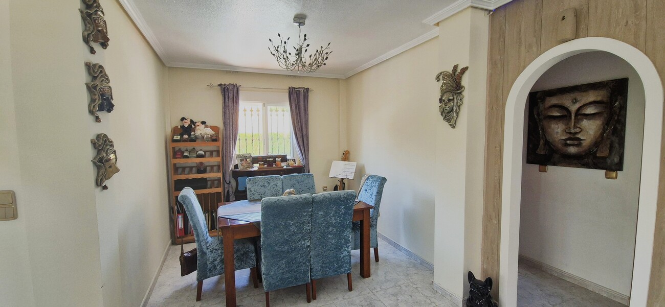SAMOSTATNÁ VILA SE 4 LOŽNICEMI, 2 OBYTNÝMI ČÁSTMI A SOUKROMÝM BAZÉNEM – VILLAMARTÍN, ORIHUELA COSTA
