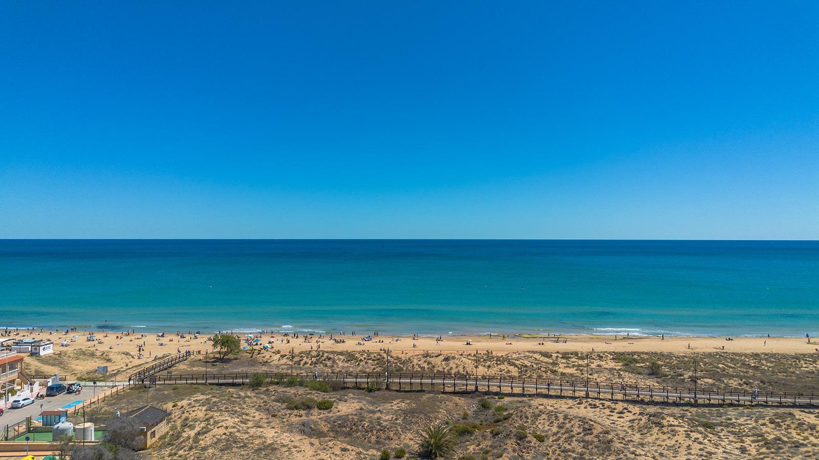 PENTHOUSE S JIŽNÍ ORIENTACÍ A TERASOU – LA MATA, TORREVIEJA