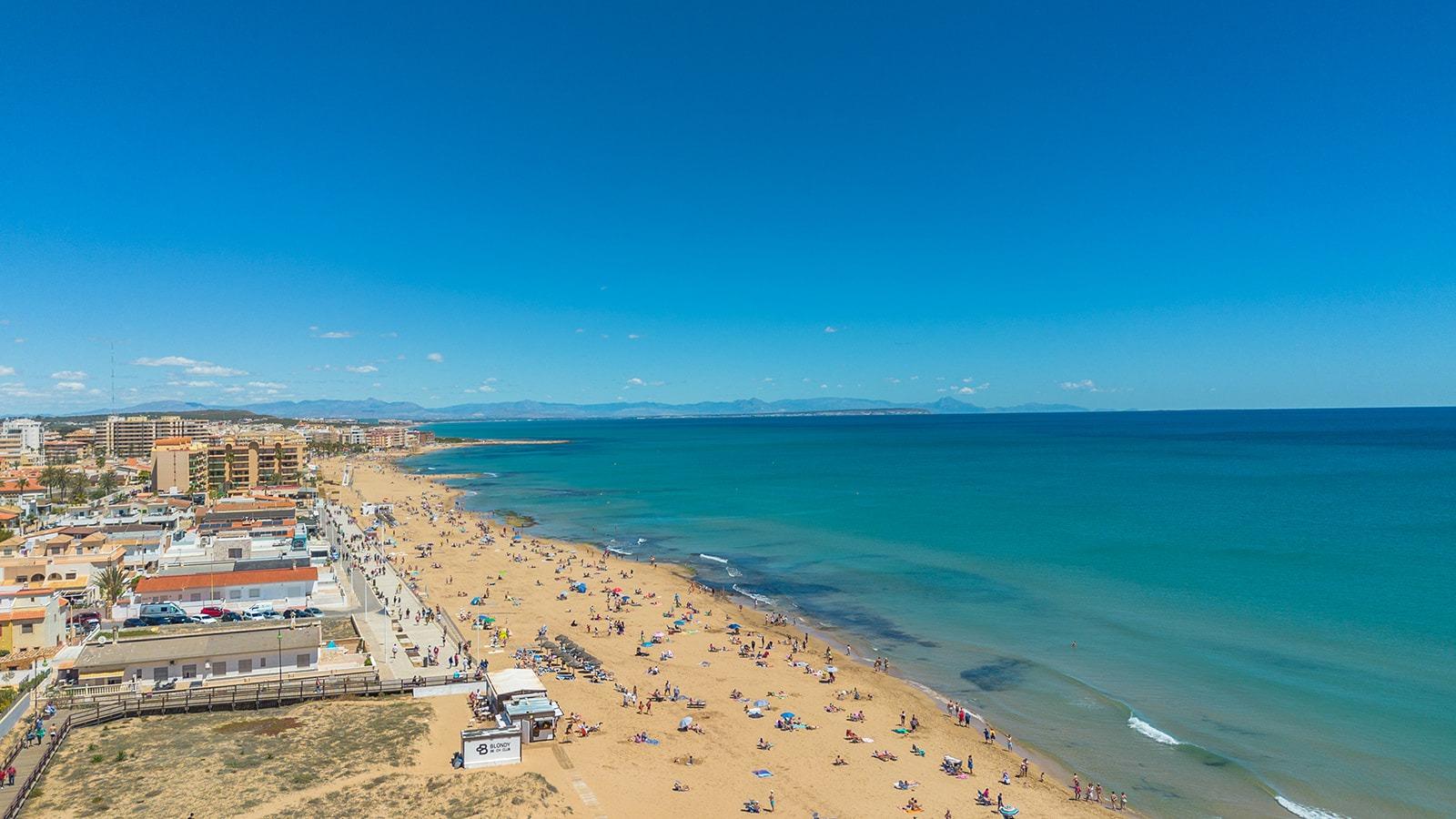 PENTHOUSE S JIŽNÍ ORIENTACÍ A TERASOU – LA MATA, TORREVIEJA