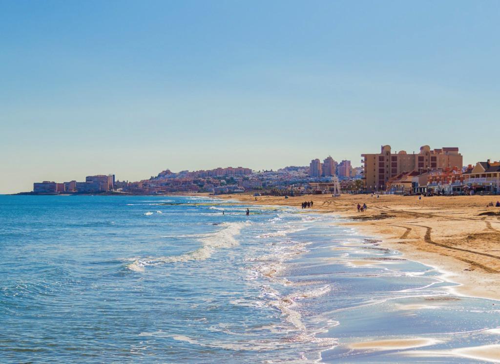 PENTHOUSE S JIŽNÍ ORIENTACÍ A TERASOU – LA MATA, TORREVIEJA