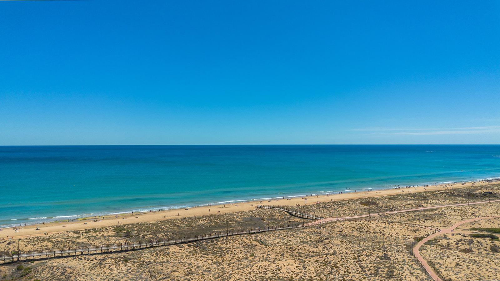 PENTHOUSE S JIŽNÍ ORIENTACÍ A TERASOU – LA MATA, TORREVIEJA