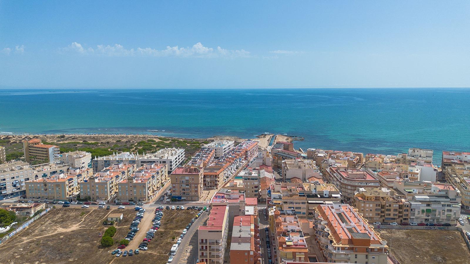 PENTHOUSE S JIŽNÍ ORIENTACÍ A TERASOU – LA MATA, TORREVIEJA