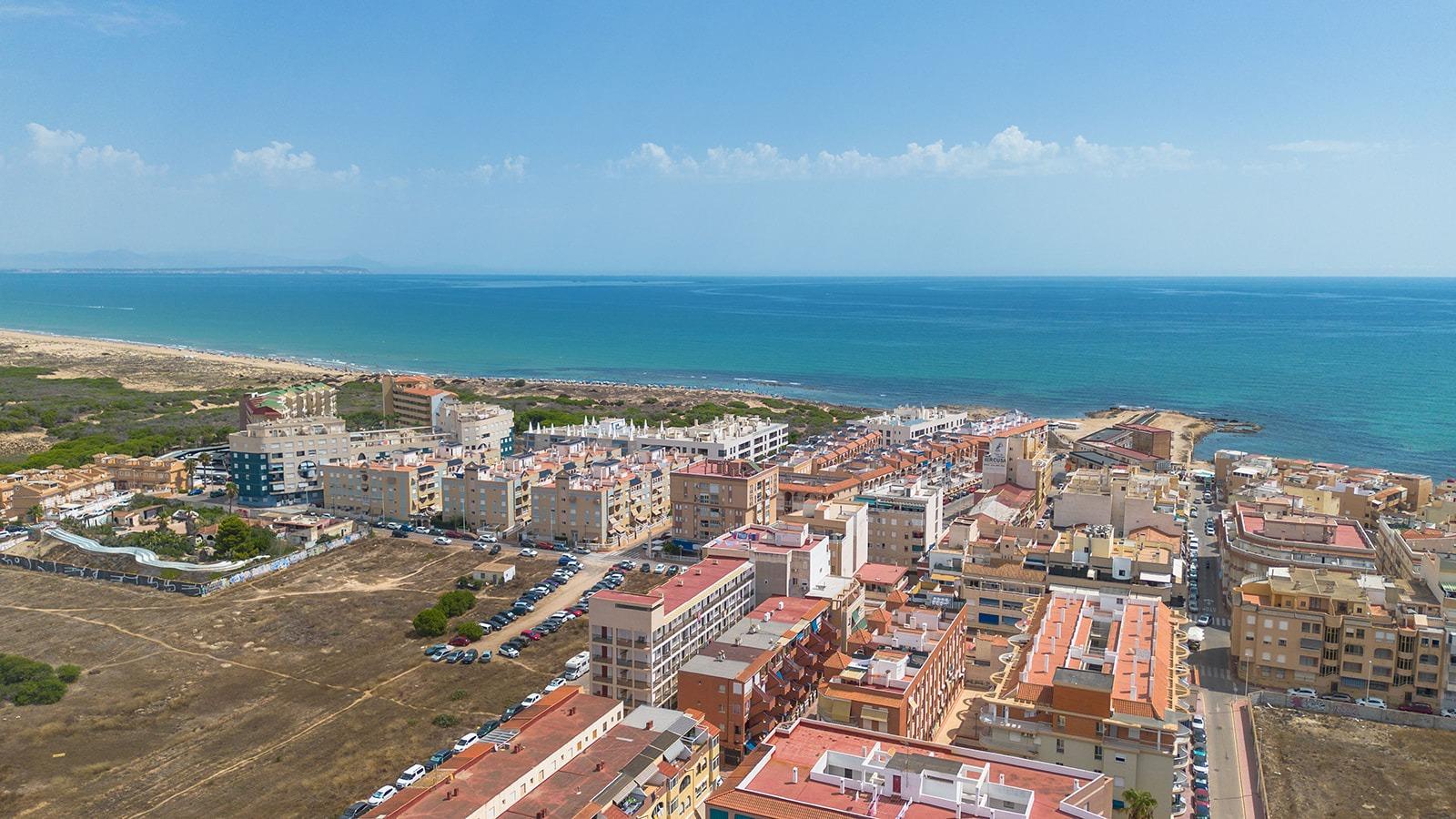PENTHOUSE S JIŽNÍ ORIENTACÍ A TERASOU – LA MATA, TORREVIEJA
