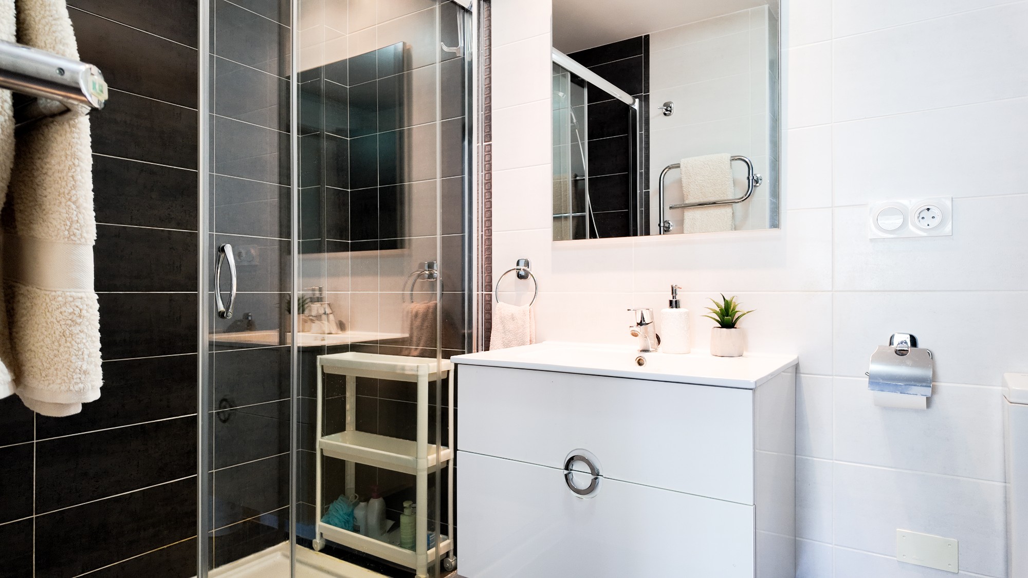 APARTMÁN SE 2 LOŽNICEMI, JIŽNÍ ORIENTACÍ A SOUKROMÝM SOLÁRIEM – VILLAMARTÍN