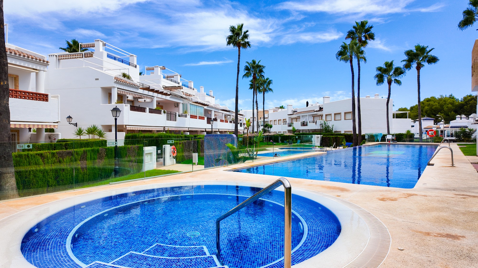 APARTMÁN SE 2 LOŽNICEMI, JIŽNÍ ORIENTACÍ A SOUKROMÝM SOLÁRIEM – VILLAMARTÍN