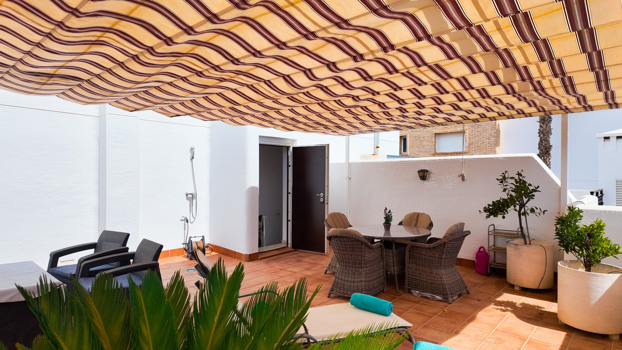 APARTMÁN SE 2 LOŽNICEMI, JIŽNÍ ORIENTACÍ A SOUKROMÝM SOLÁRIEM – VILLAMARTÍN