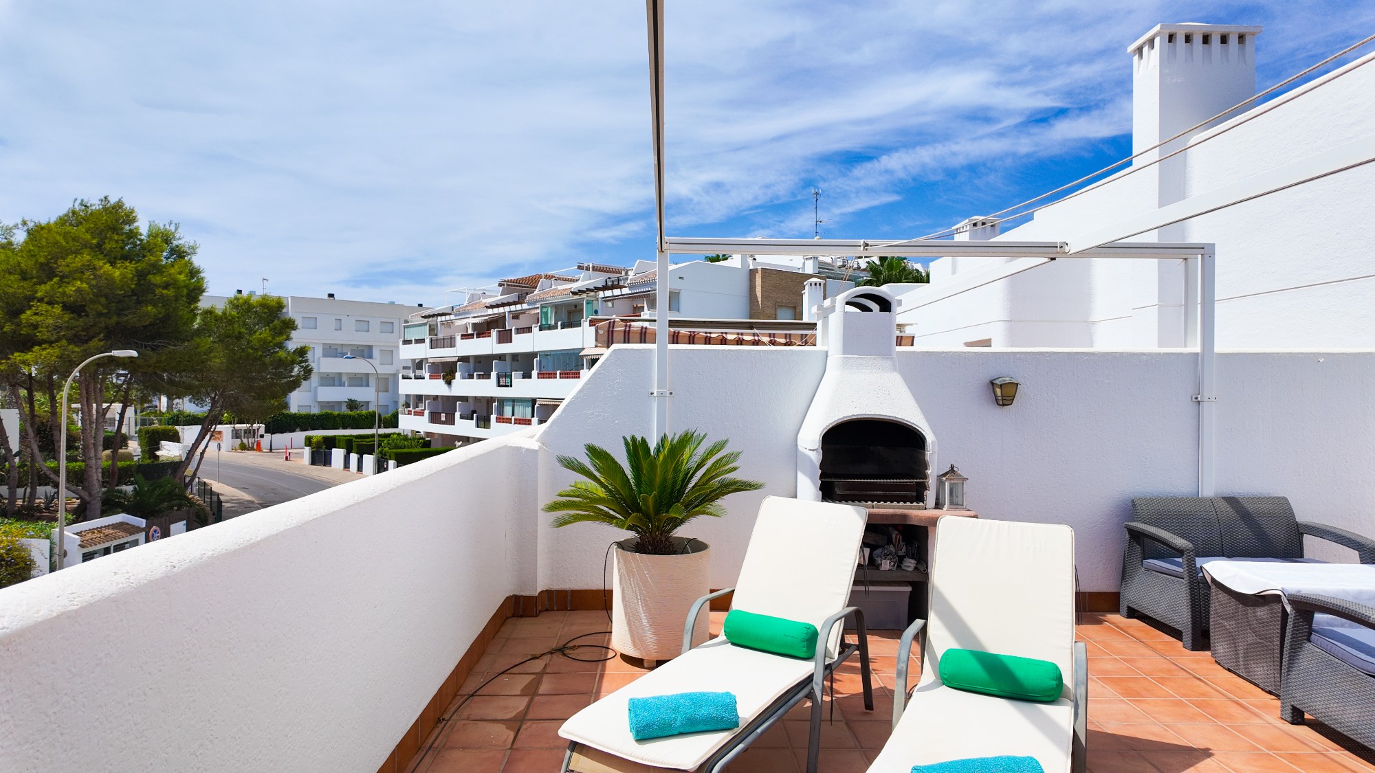 APARTMÁN SE 2 LOŽNICEMI, JIŽNÍ ORIENTACÍ A SOUKROMÝM SOLÁRIEM – VILLAMARTÍN