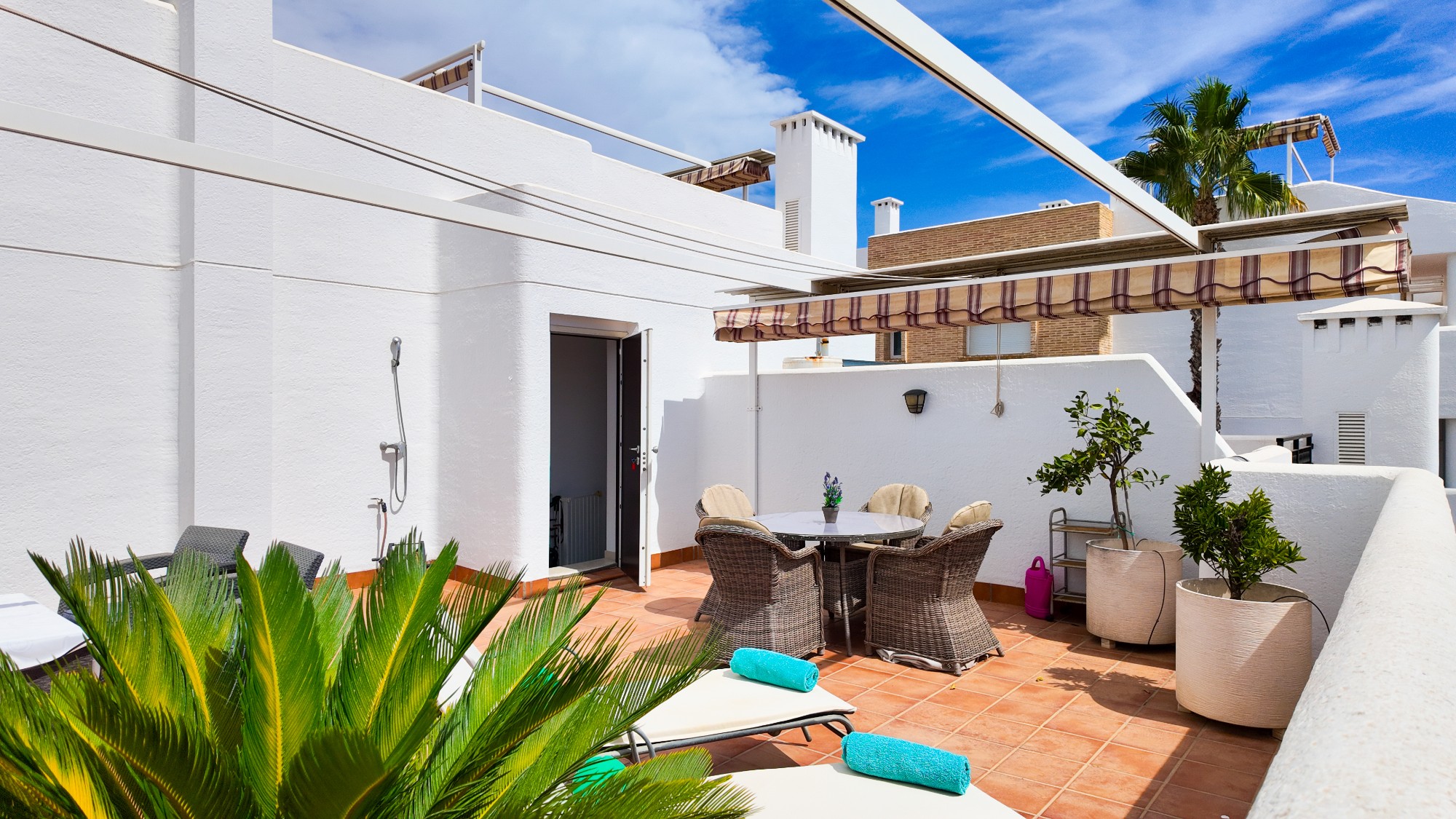 APARTMÁN SE 2 LOŽNICEMI, JIŽNÍ ORIENTACÍ A SOUKROMÝM SOLÁRIEM – VILLAMARTÍN