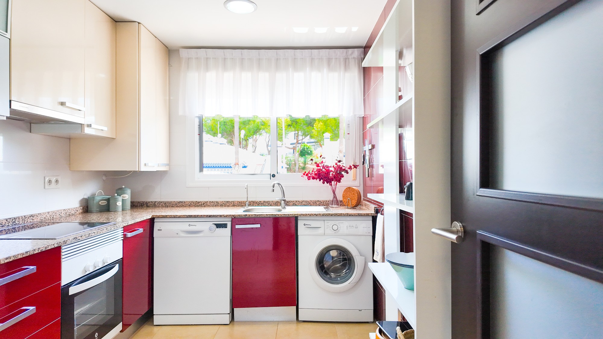 APARTMÁN SE 2 LOŽNICEMI, JIŽNÍ ORIENTACÍ A SOUKROMÝM SOLÁRIEM – VILLAMARTÍN