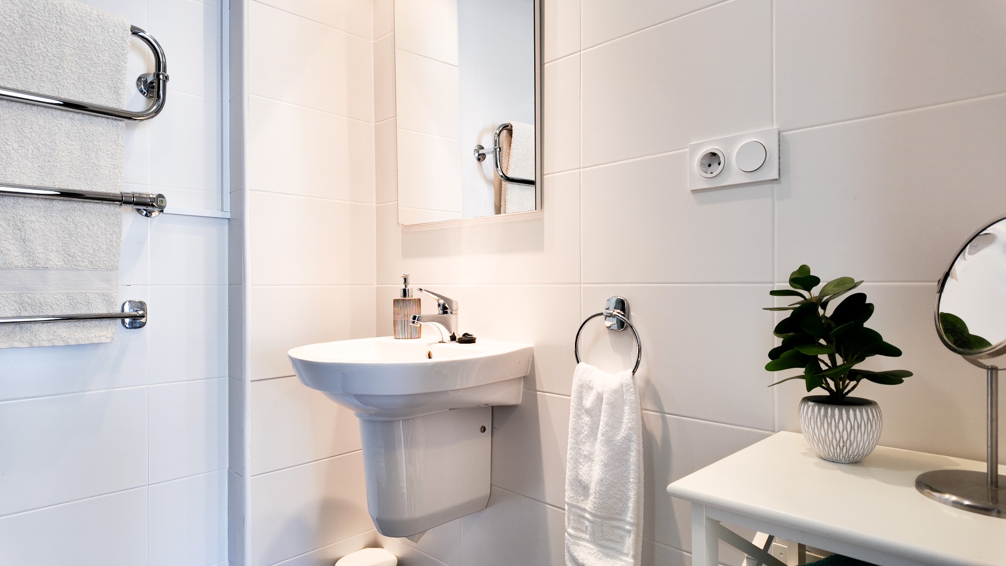 APARTMÁN SE 2 LOŽNICEMI, JIŽNÍ ORIENTACÍ A SOUKROMÝM SOLÁRIEM – VILLAMARTÍN