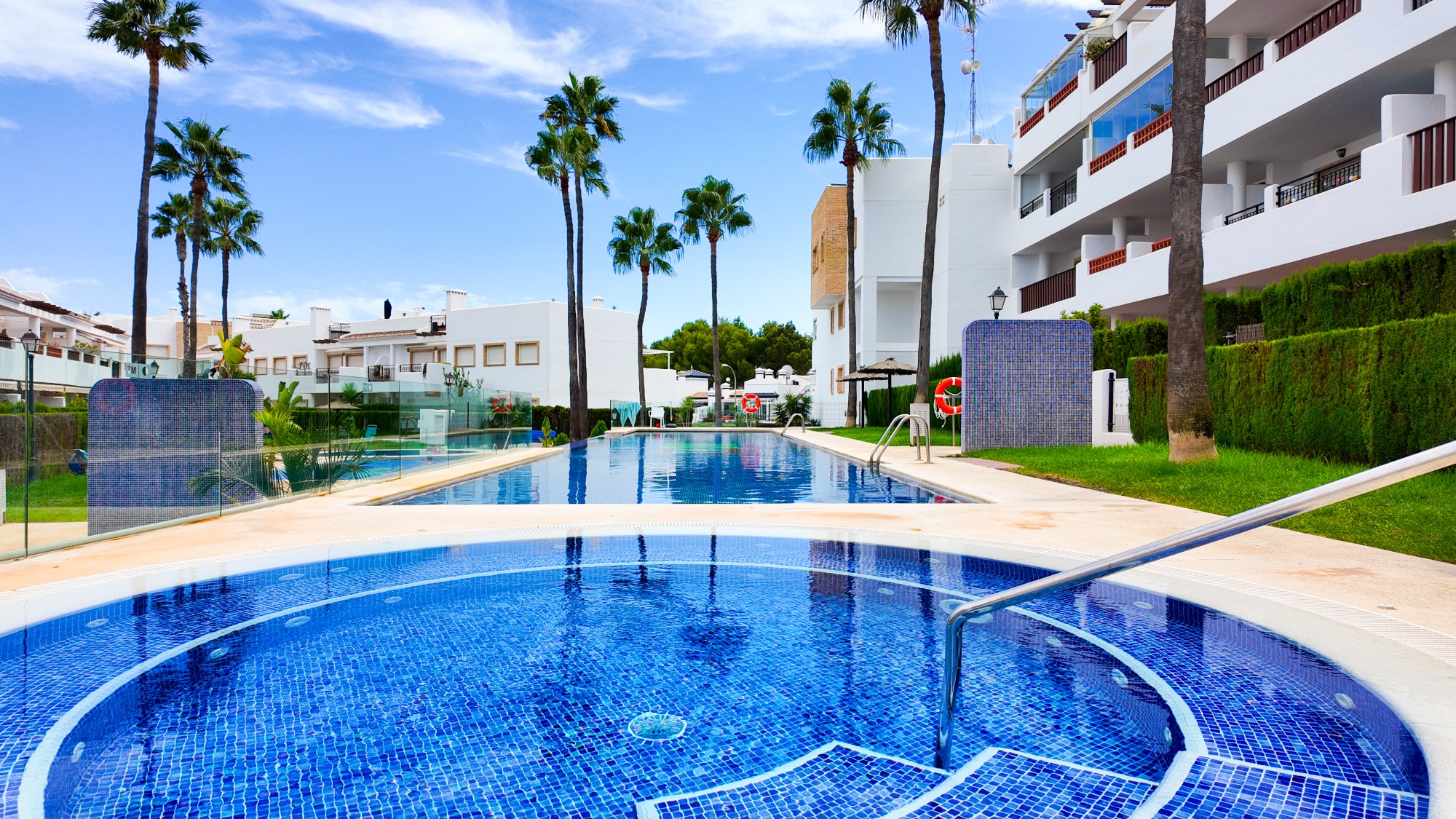 APARTMÁN SE 2 LOŽNICEMI, JIŽNÍ ORIENTACÍ A SOUKROMÝM SOLÁRIEM – VILLAMARTÍN