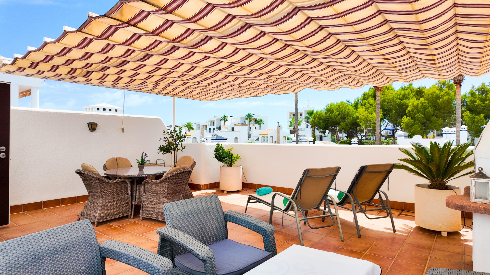 APARTMÁN SE 2 LOŽNICEMI, JIŽNÍ ORIENTACÍ A SOUKROMÝM SOLÁRIEM – VILLAMARTÍN