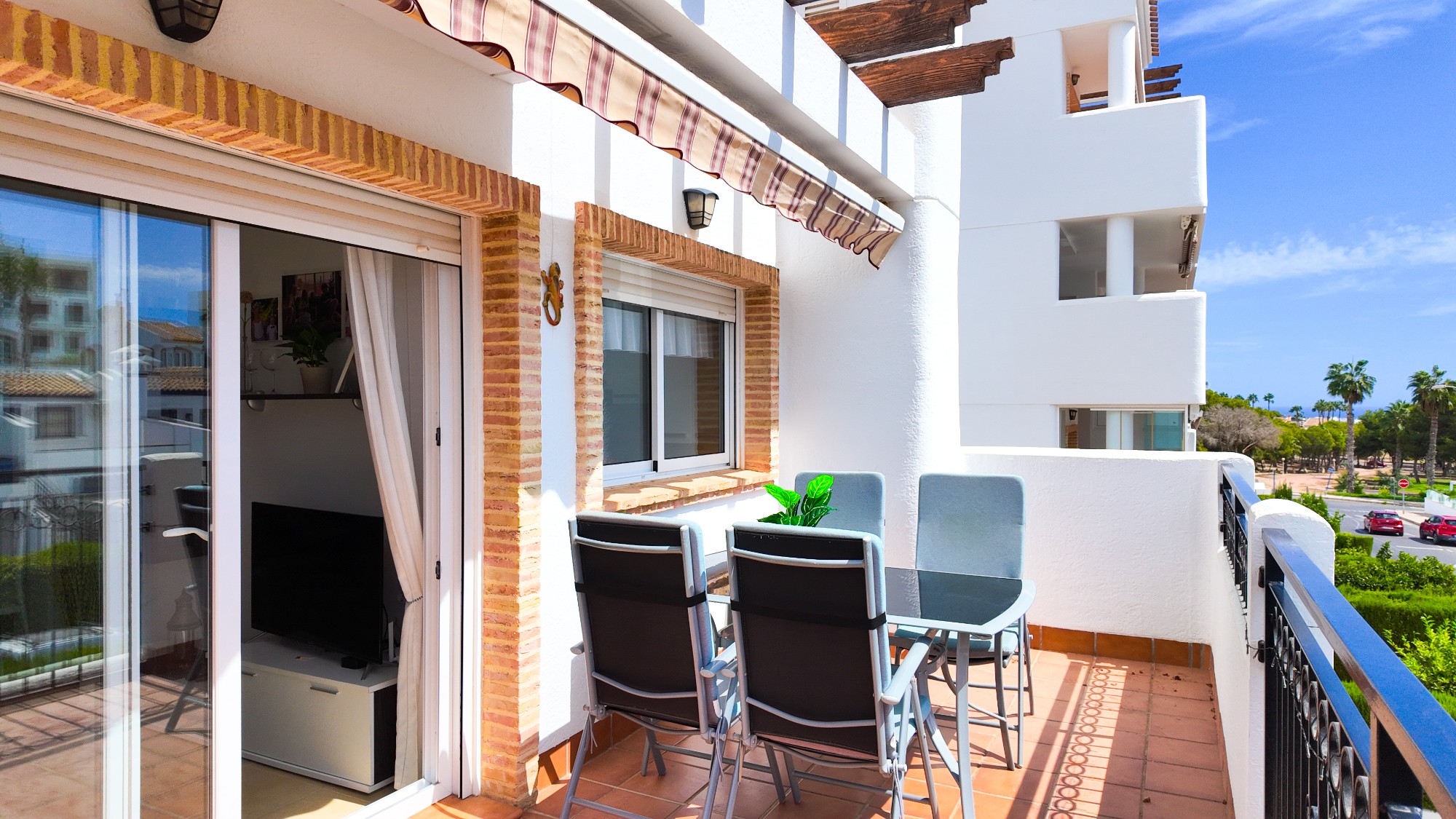 APARTMÁN SE 2 LOŽNICEMI, JIŽNÍ ORIENTACÍ A SOUKROMÝM SOLÁRIEM – VILLAMARTÍN