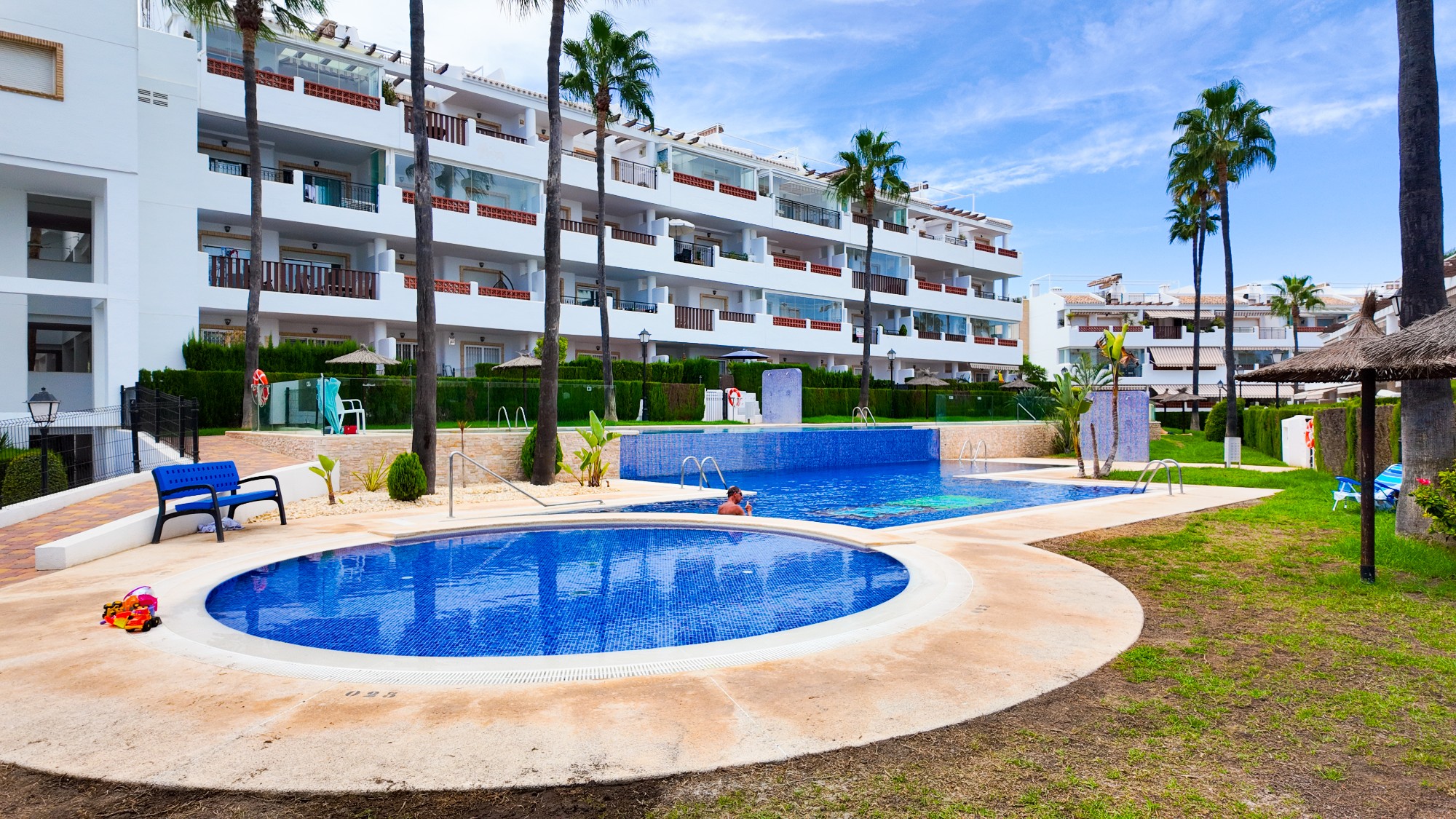 APARTMÁN SE 2 LOŽNICEMI, JIŽNÍ ORIENTACÍ A SOUKROMÝM SOLÁRIEM – VILLAMARTÍN
