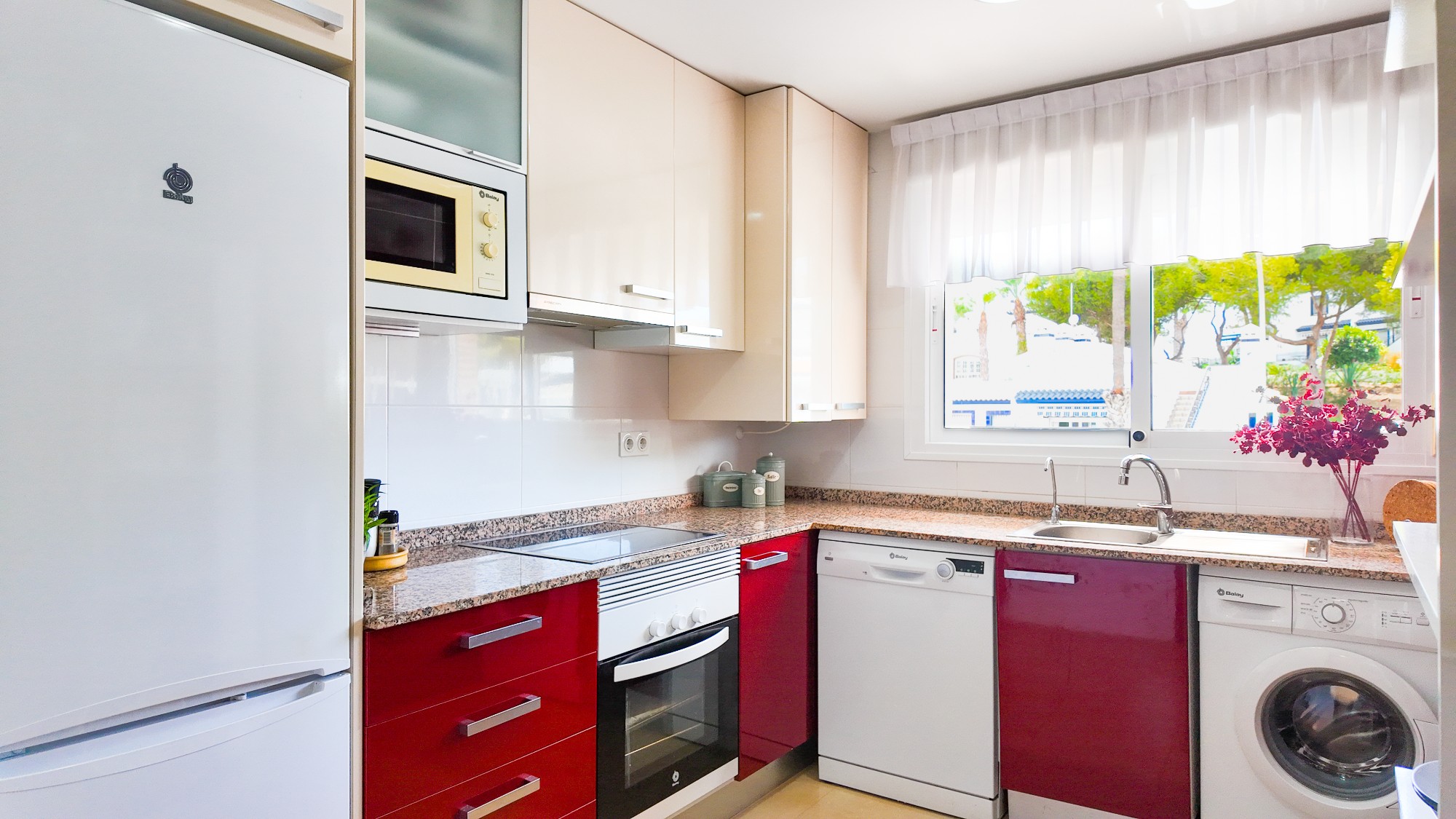 APARTMÁN SE 2 LOŽNICEMI, JIŽNÍ ORIENTACÍ A SOUKROMÝM SOLÁRIEM – VILLAMARTÍN