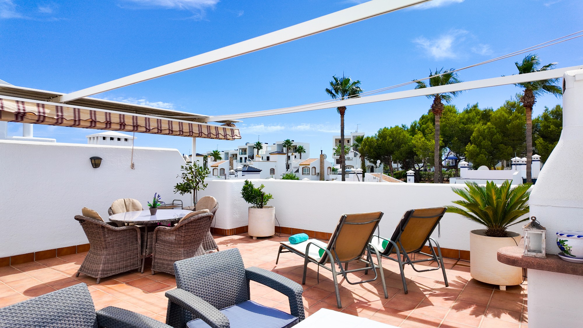 APARTMÁN SE 2 LOŽNICEMI, JIŽNÍ ORIENTACÍ A SOUKROMÝM SOLÁRIEM – VILLAMARTÍN