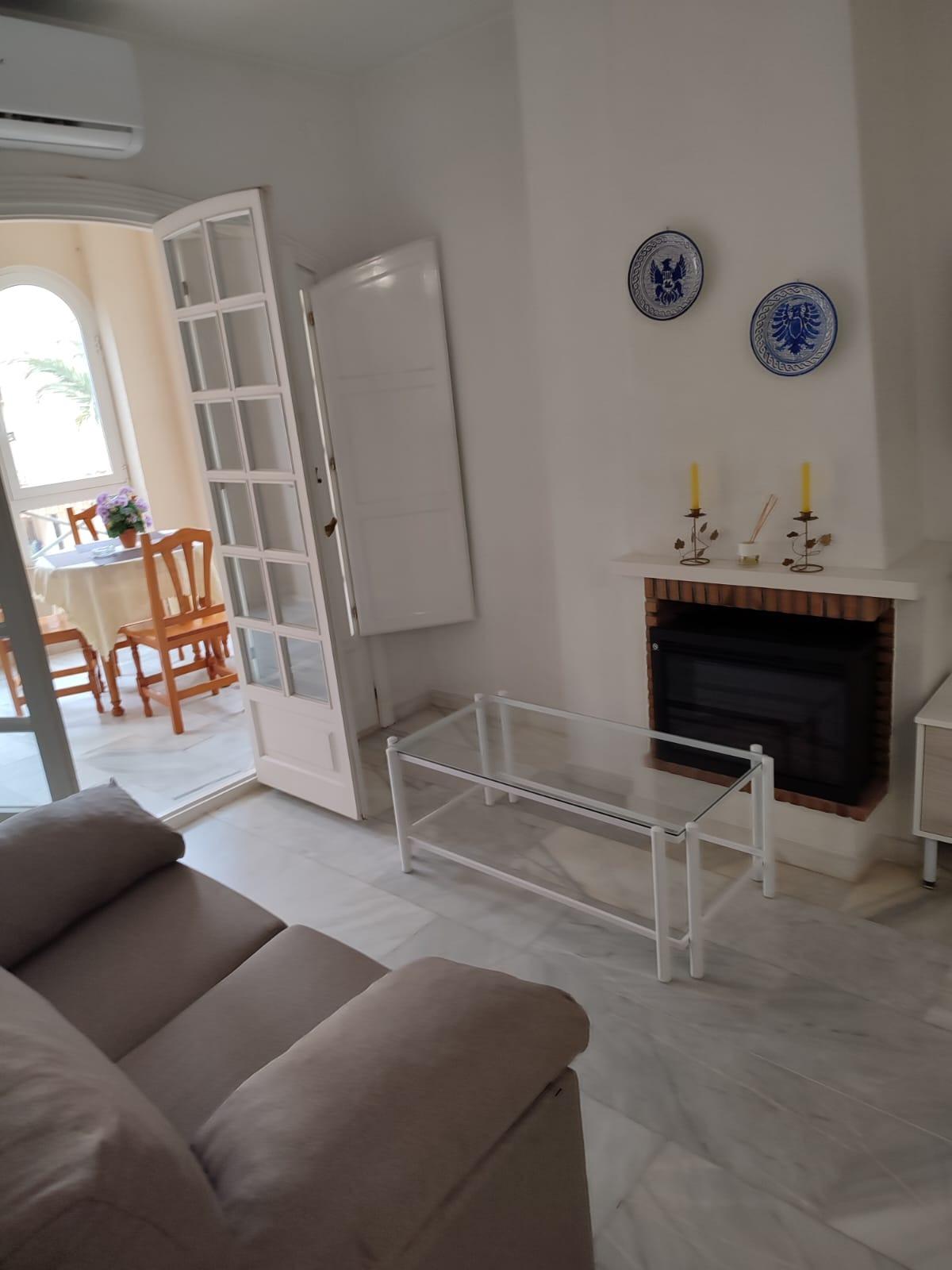 APARTMÁN SE 2 LOŽNICEMI A PARKOVÁNÍM – 100 M OD PLAYA DE LOS LOCOS, TORREVIEJA