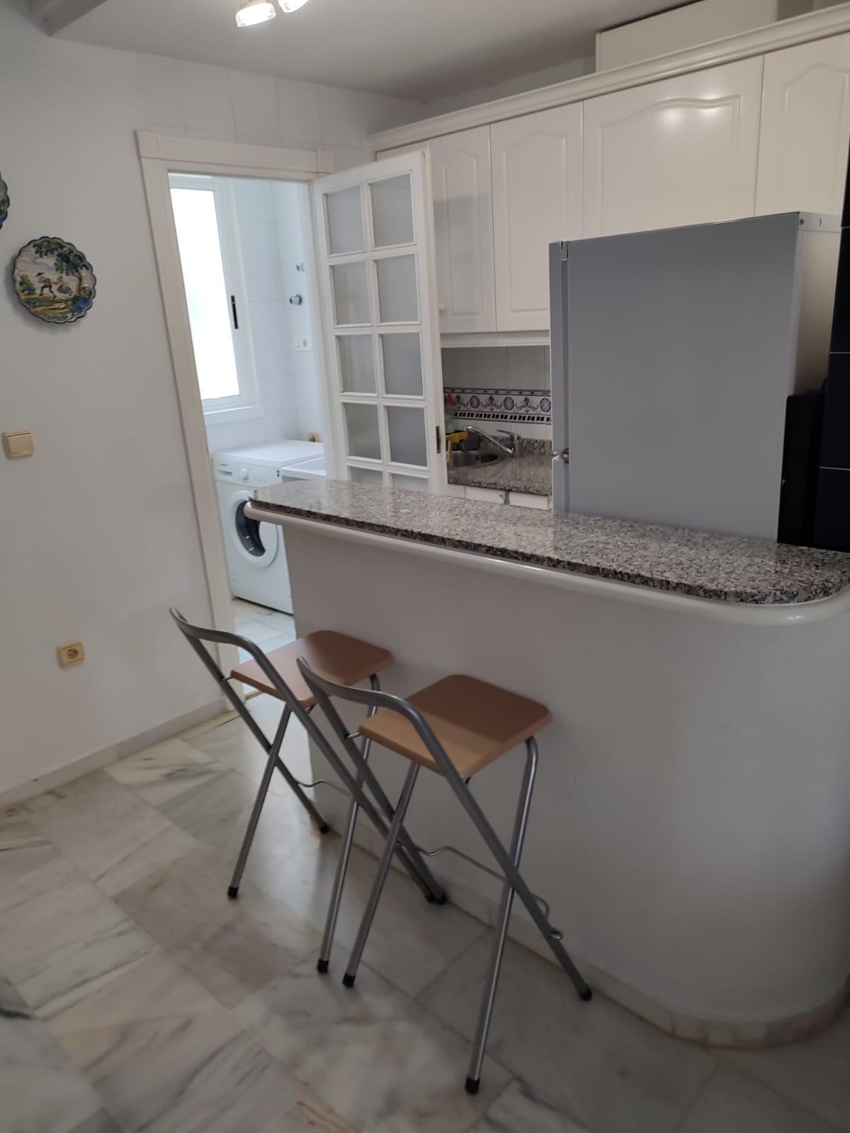 APARTMÁN SE 2 LOŽNICEMI A PARKOVÁNÍM – 100 M OD PLAYA DE LOS LOCOS, TORREVIEJA