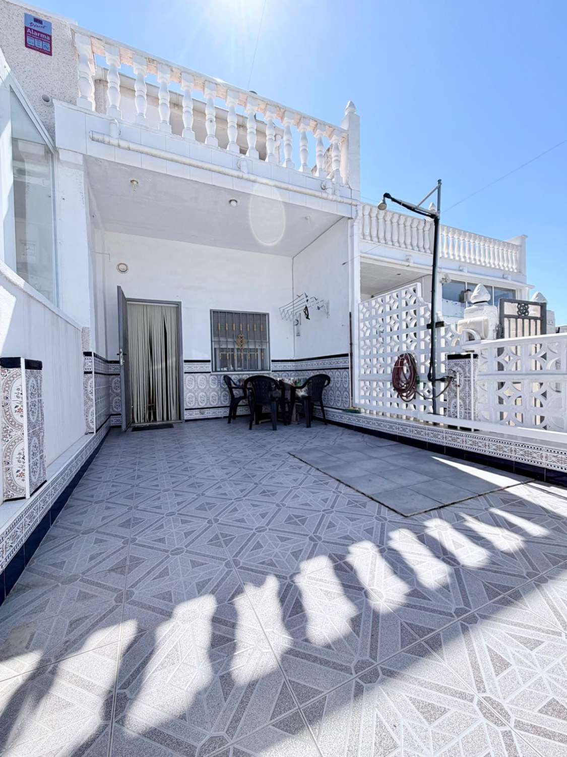 TWO-BEDROOM TOWNHOUSE WITH TWO TERRACES FOR LONG-TERM RENT – TORREVIEJA