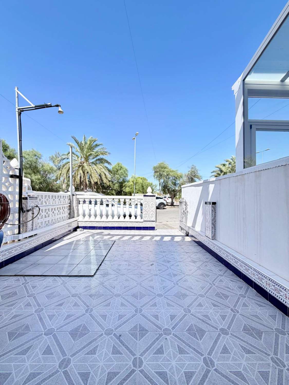 TWO-BEDROOM TOWNHOUSE WITH TWO TERRACES FOR LONG-TERM RENT – TORREVIEJA