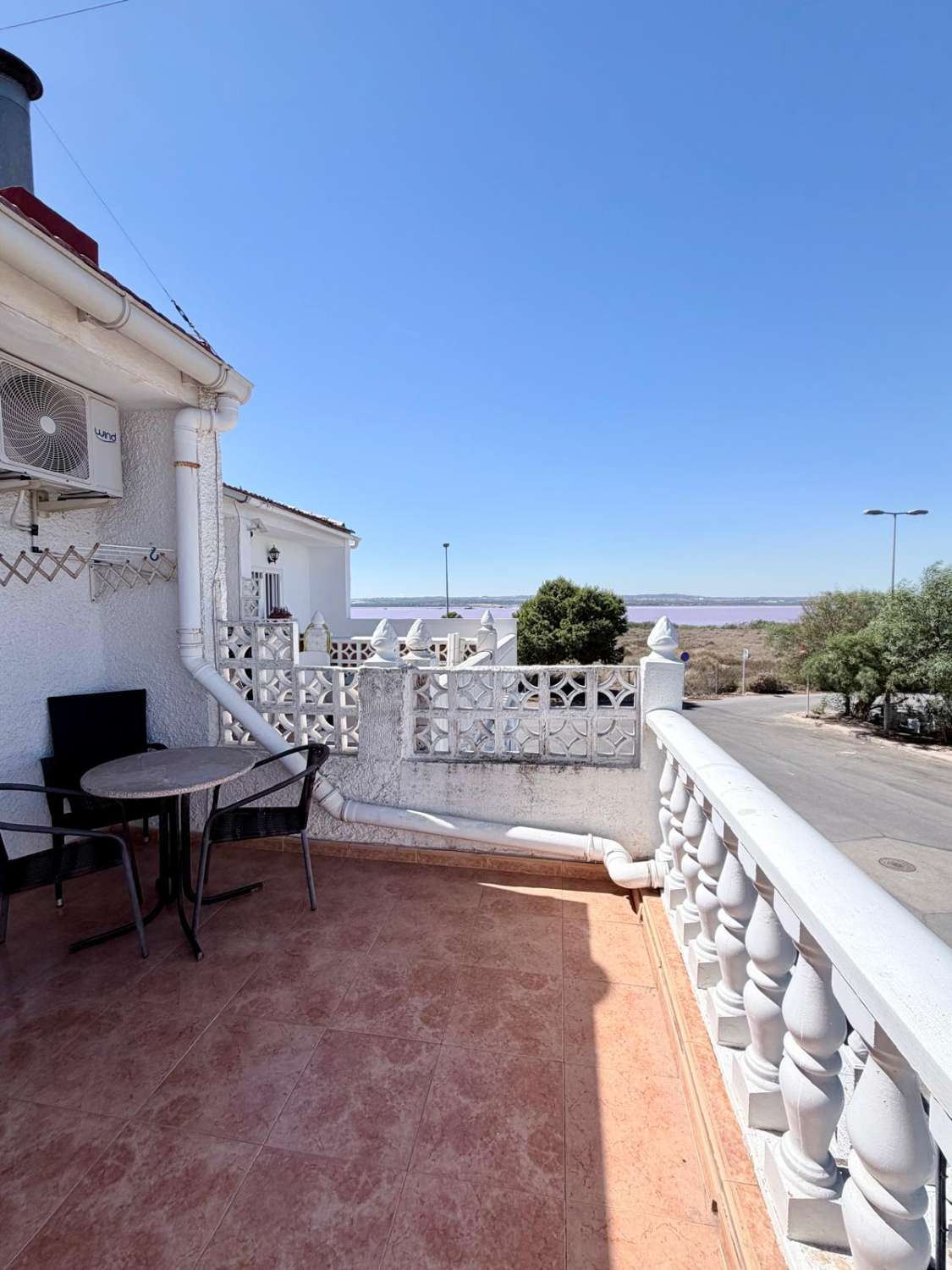 TWO-BEDROOM TOWNHOUSE WITH TWO TERRACES FOR LONG-TERM RENT – TORREVIEJA