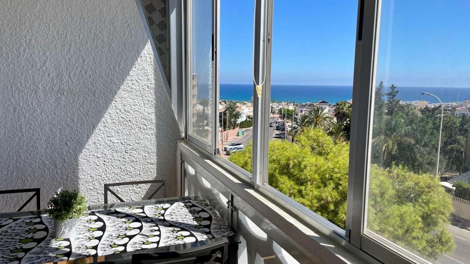 BRIGHT APARTMENT WITH SEA VIEWS FOR LONG-TERM RENT – AVENIDA TORREBLANCA, TORREVIEJA