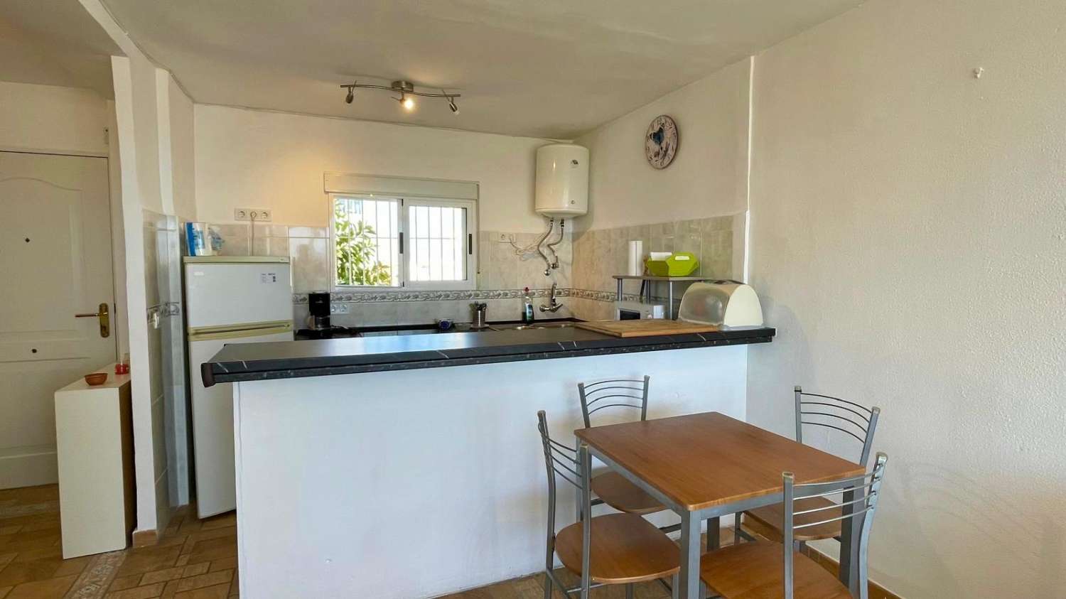 BRIGHT APARTMENT WITH SEA VIEWS FOR LONG-TERM RENT – AVENIDA TORREBLANCA, TORREVIEJA