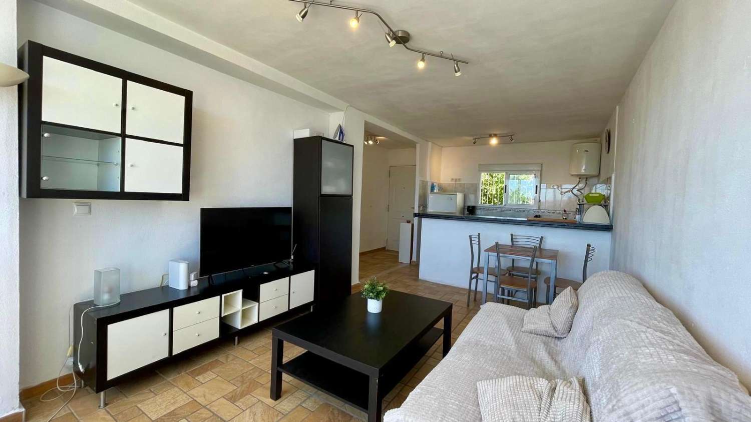 BRIGHT APARTMENT WITH SEA VIEWS FOR LONG-TERM RENT – AVENIDA TORREBLANCA, TORREVIEJA