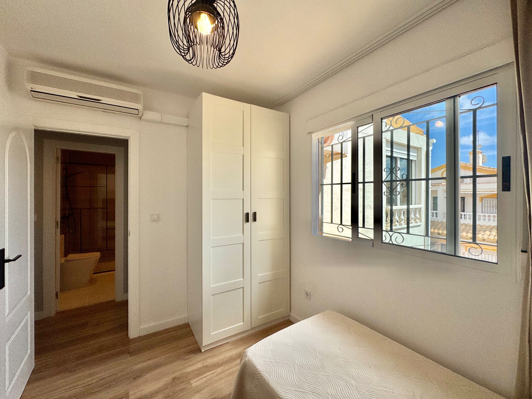 FULLY RENOVATED 3-BEDROOM TOWNHOUSE WITH TERRACE AND COMMUNAL POOL – LOS ALTOS / PUNTA PRIMA, ORIHUELA COSTA