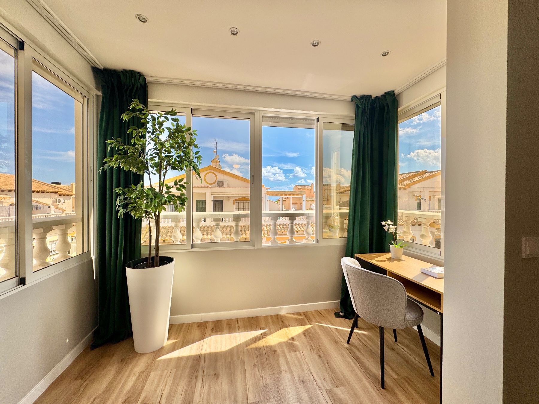 FULLY RENOVATED 3-BEDROOM TOWNHOUSE WITH TERRACE AND COMMUNAL POOL – LOS ALTOS / PUNTA PRIMA, ORIHUELA COSTA