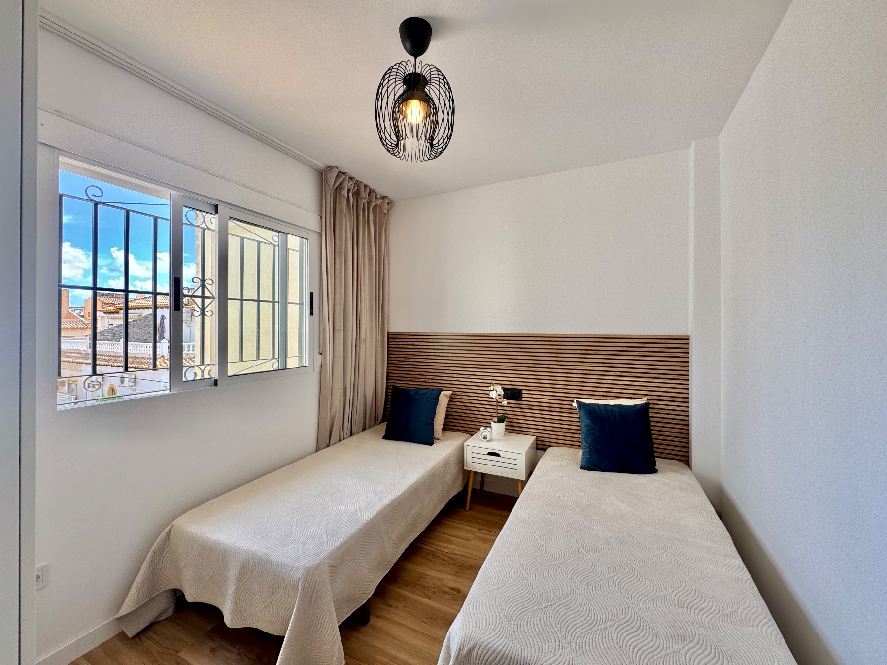 FULLY RENOVATED 3-BEDROOM TOWNHOUSE WITH TERRACE AND COMMUNAL POOL – LOS ALTOS / PUNTA PRIMA, ORIHUELA COSTA