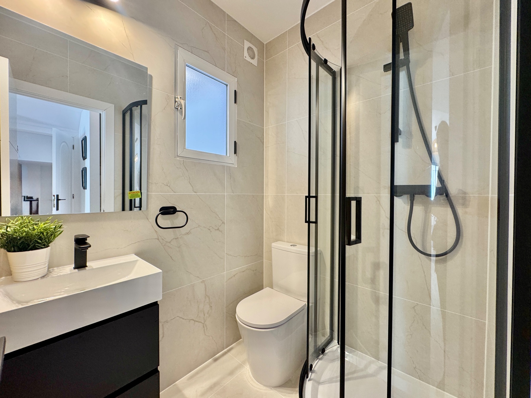 FULLY RENOVATED 3-BEDROOM TOWNHOUSE WITH TERRACE AND COMMUNAL POOL – LOS ALTOS / PUNTA PRIMA, ORIHUELA COSTA