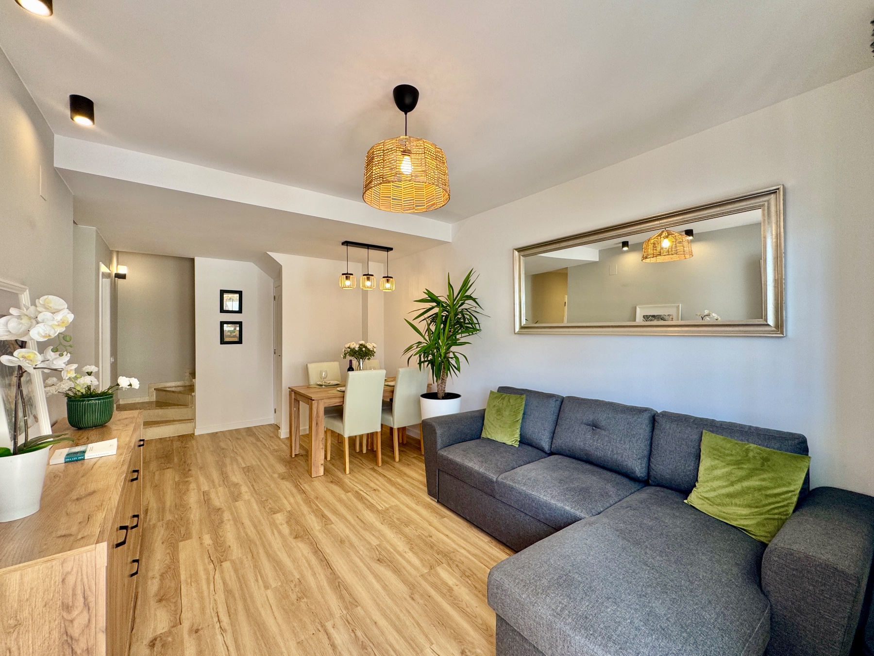 FULLY RENOVATED 3-BEDROOM TOWNHOUSE WITH TERRACE AND COMMUNAL POOL – LOS ALTOS / PUNTA PRIMA, ORIHUELA COSTA