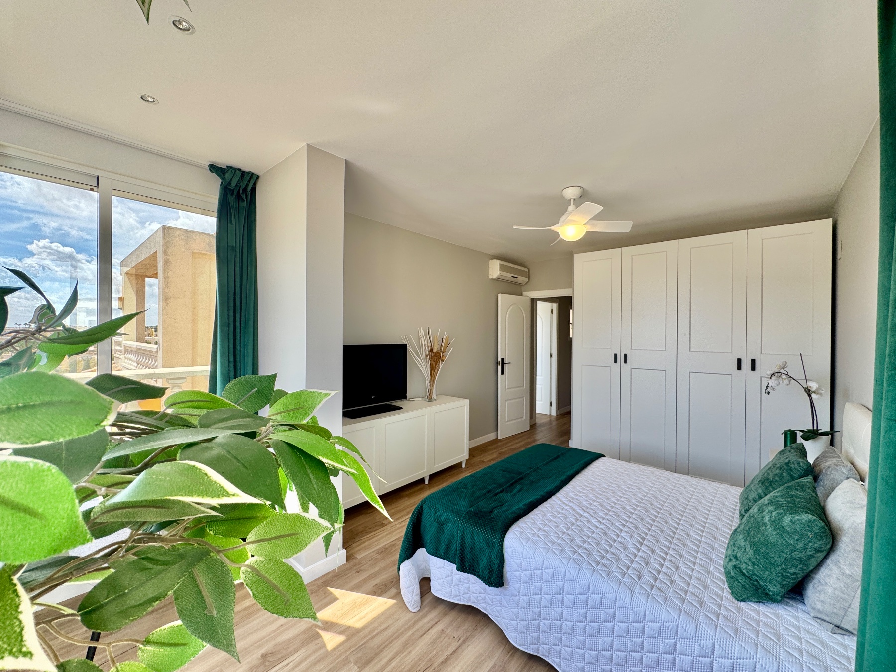 FULLY RENOVATED 3-BEDROOM TOWNHOUSE WITH TERRACE AND COMMUNAL POOL – LOS ALTOS / PUNTA PRIMA, ORIHUELA COSTA
