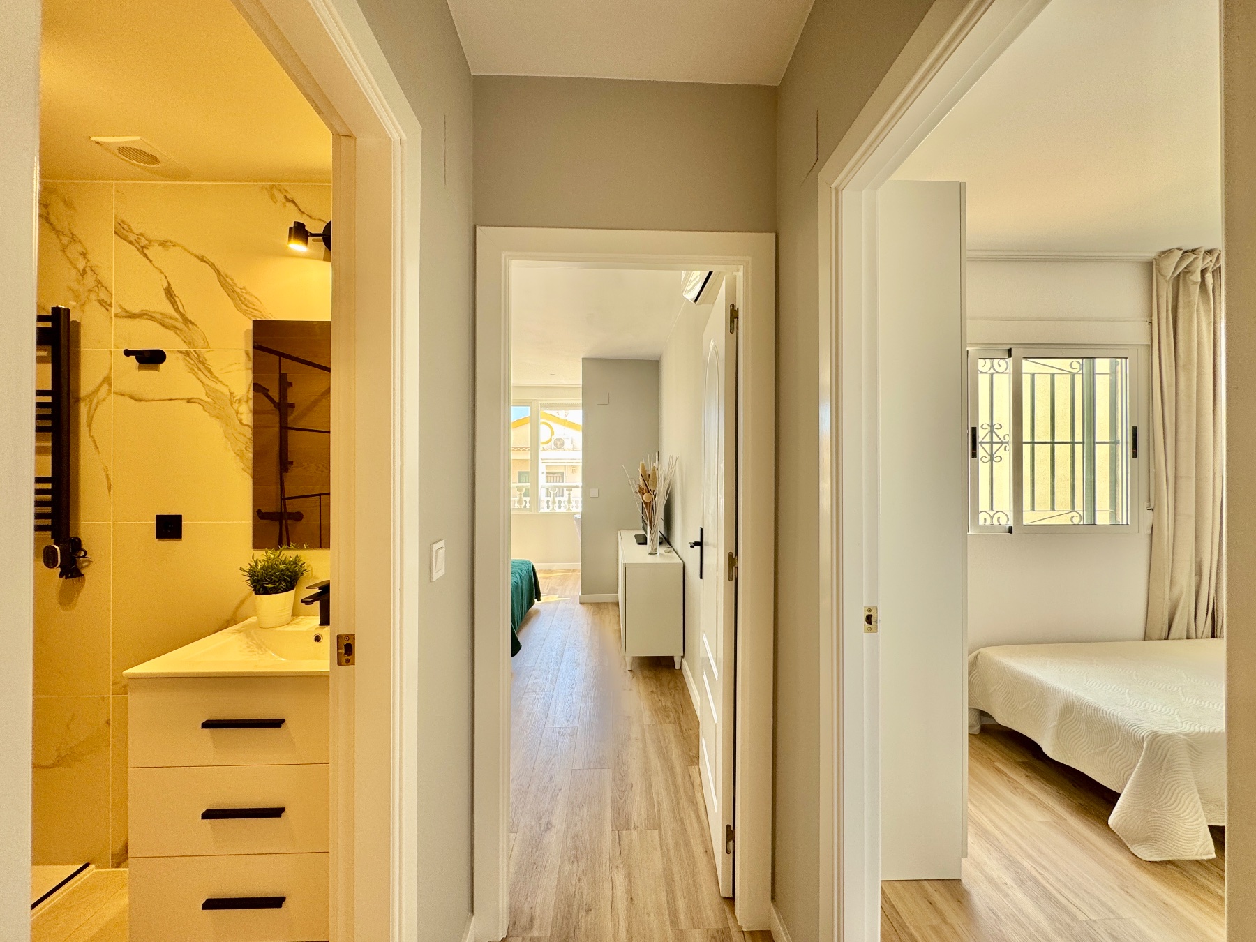 FULLY RENOVATED 3-BEDROOM TOWNHOUSE WITH TERRACE AND COMMUNAL POOL – LOS ALTOS / PUNTA PRIMA, ORIHUELA COSTA