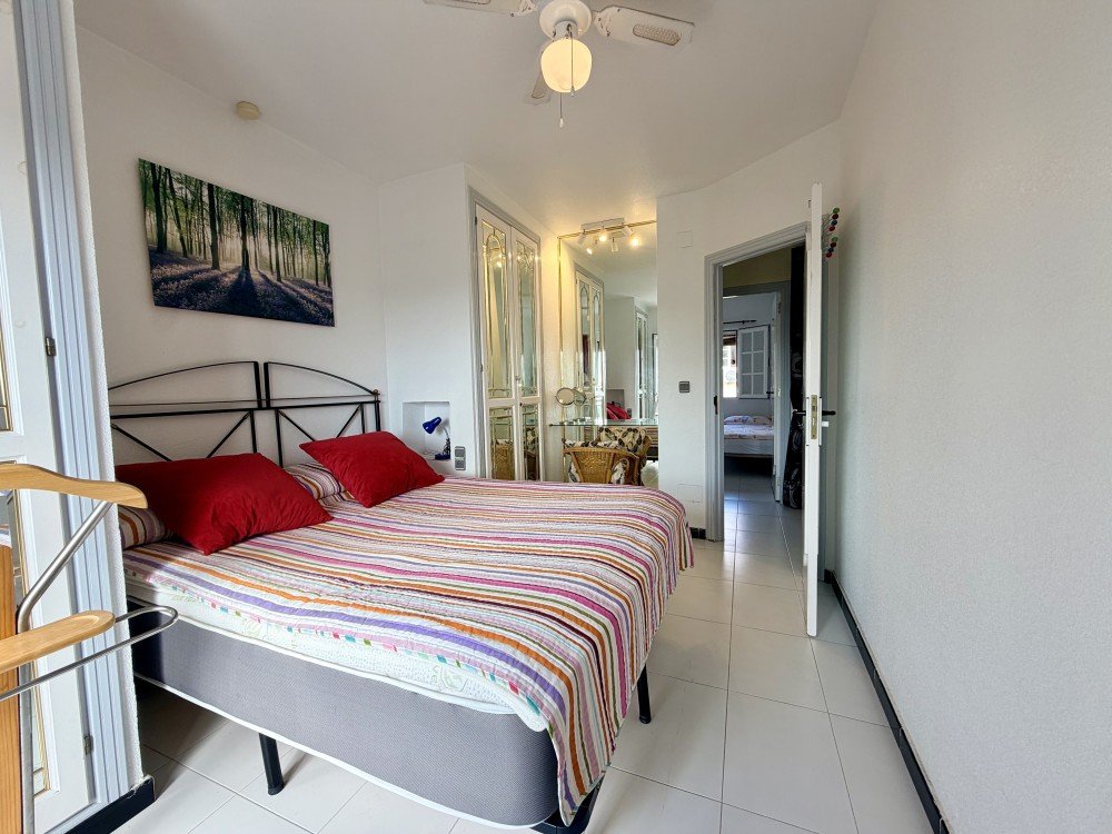 2-BEDROOM BUNGALOW WITH LARGE TERRACE, SEA VIEWS AND TOURIST LICENCE – LOS BALCONES, TORREVIEJA
