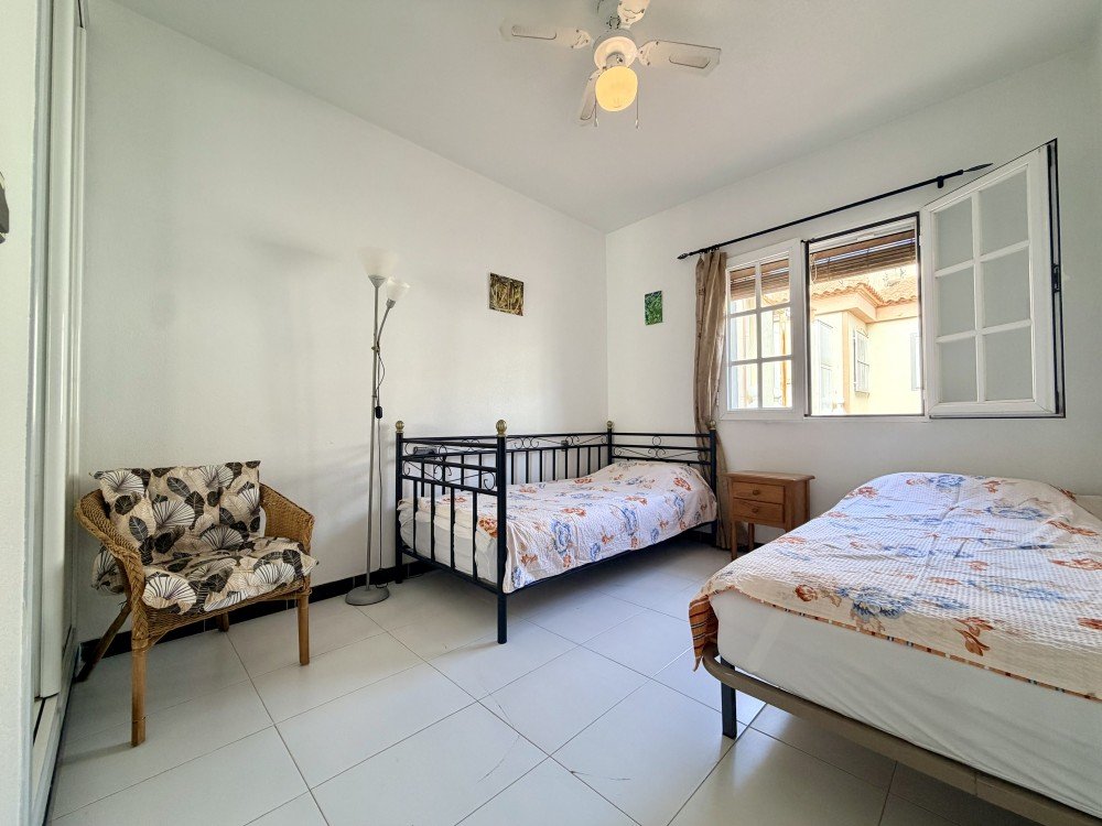 2-BEDROOM BUNGALOW WITH LARGE TERRACE, SEA VIEWS AND TOURIST LICENCE – LOS BALCONES, TORREVIEJA